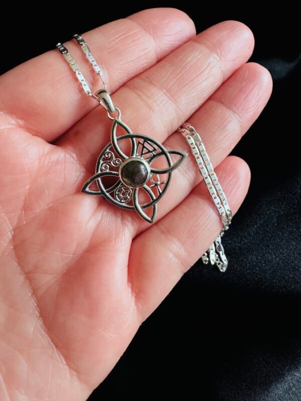 Collar Nudo de Bruja con Labradorita