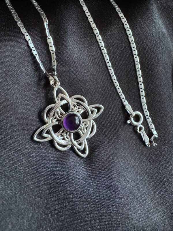 Collar Nudo de Bruja con Amatista