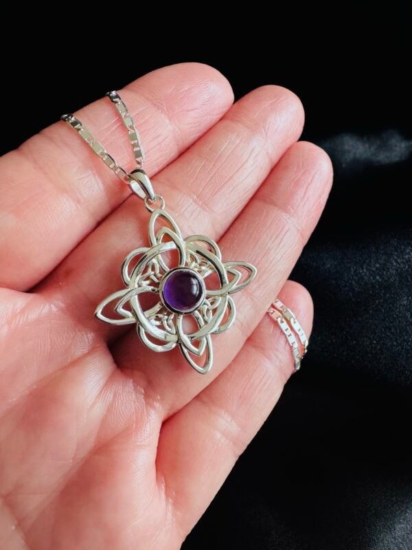 Collar Nudo de Bruja con Amatista