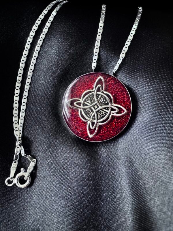 IMG_0701 Collar Nudo de Bruja Escarchado Rojo