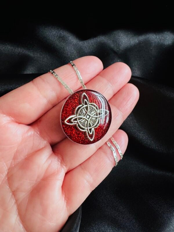 IMG_0703 Collar Nudo de Bruja Escarchado Rojo