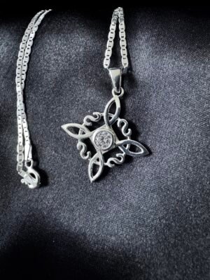 Collar Nudo de Bruja Circón