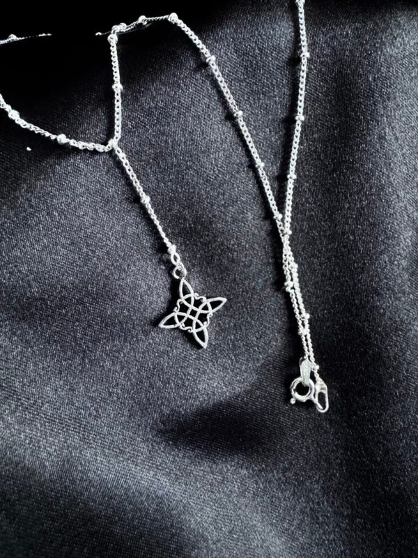 Collar cascada Nudo de Bruja