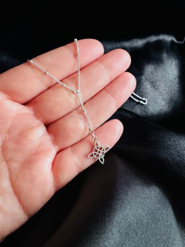 Collar cascada Nudo de Bruja