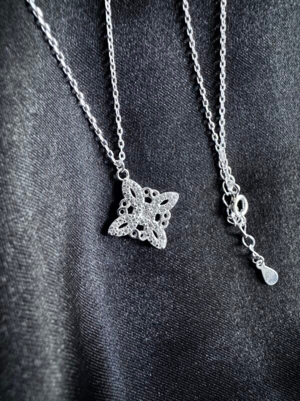 Collar Nudo de Bruja circones