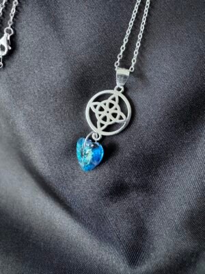 IMG_0724 Collar Nudo de Bruja y Corazón de Cristal Azul