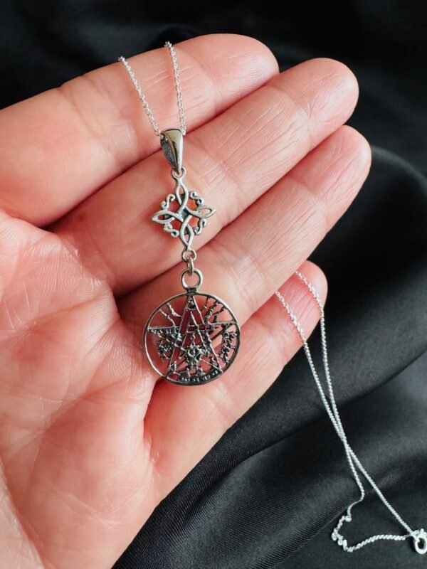 Collar Nudo de Bruja con Tetragrammaton