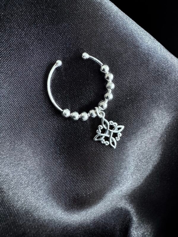 Anillo Adaptable Antiestrés Nudo de Bruja