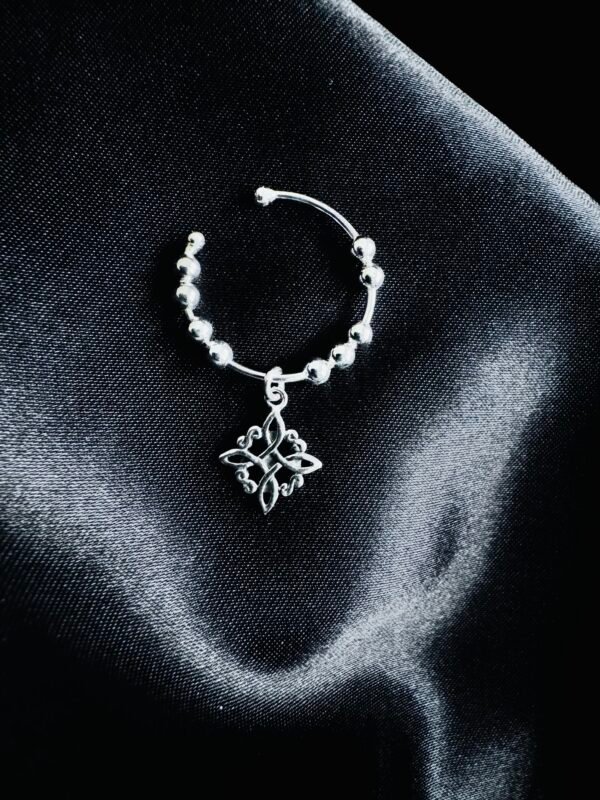 Anillo Adaptable Antiestrés Nudo de Bruja