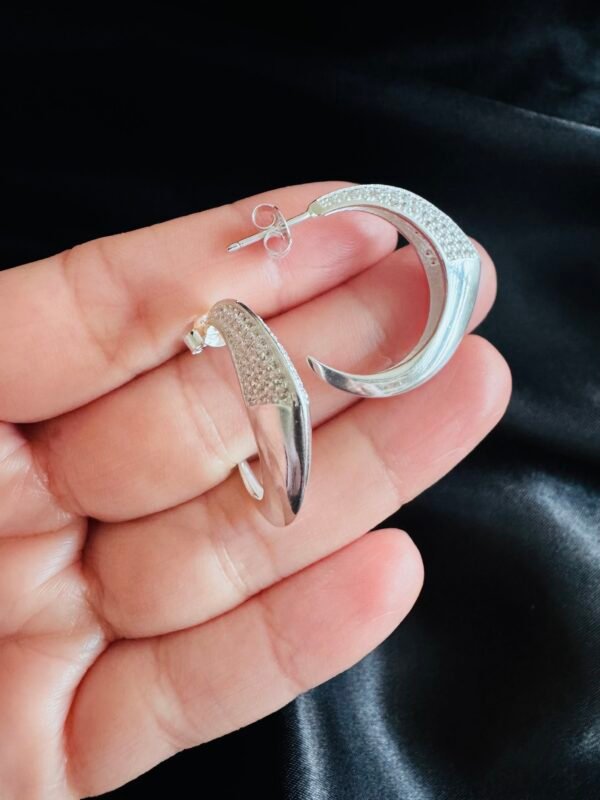 Semi Argollas en Punta con Circones Pavé