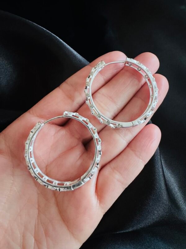 Argolla Huggie Óvalos con circones