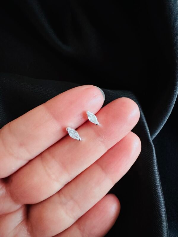 Piercing de Oreja Circón