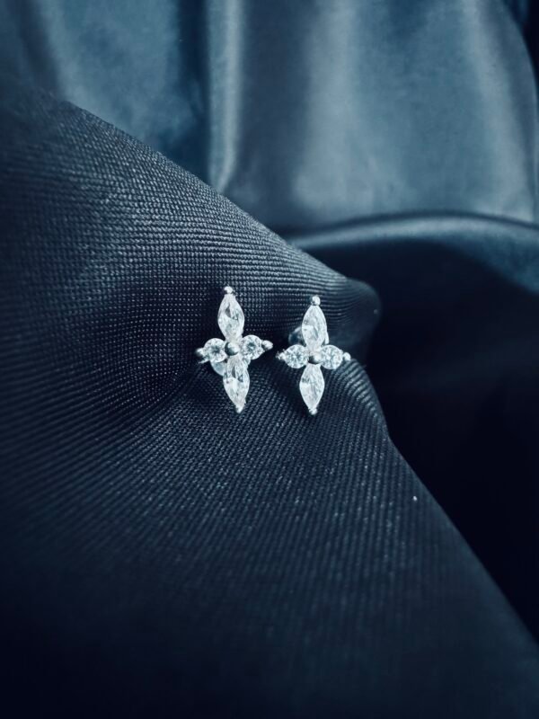 Piercing de Oreja Flor circones