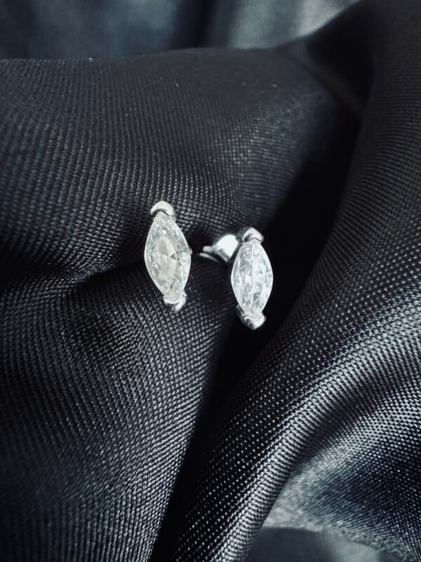 Piercing de Oreja Circón