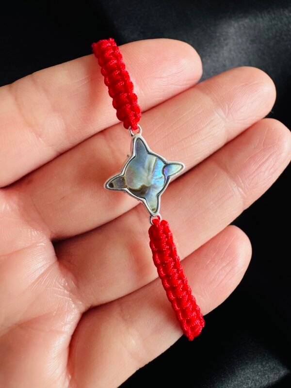 Pulsera de Hilo Rojo Nudo de Bruja con Abalón