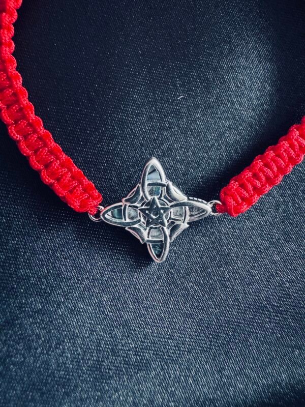 Pulsera de Hilo Rojo Nudo de Bruja con Abalón