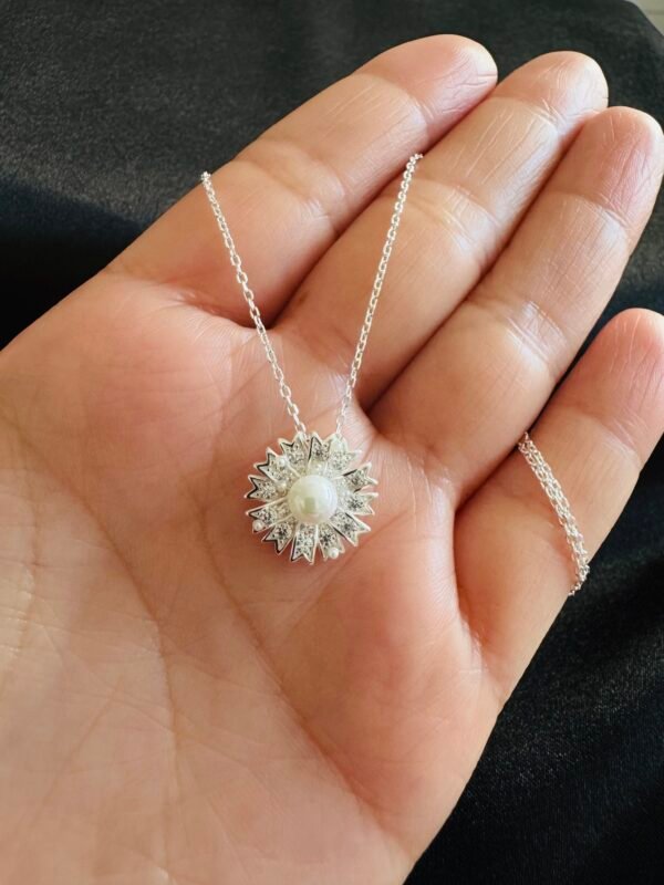 Collar Flor con Perlas y Circones