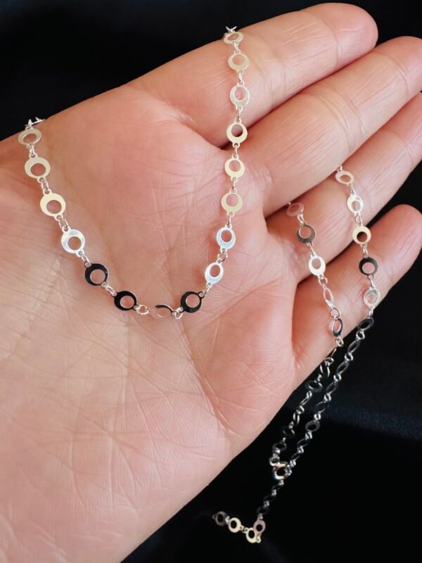 Collar Choker Ajustable con Círculos