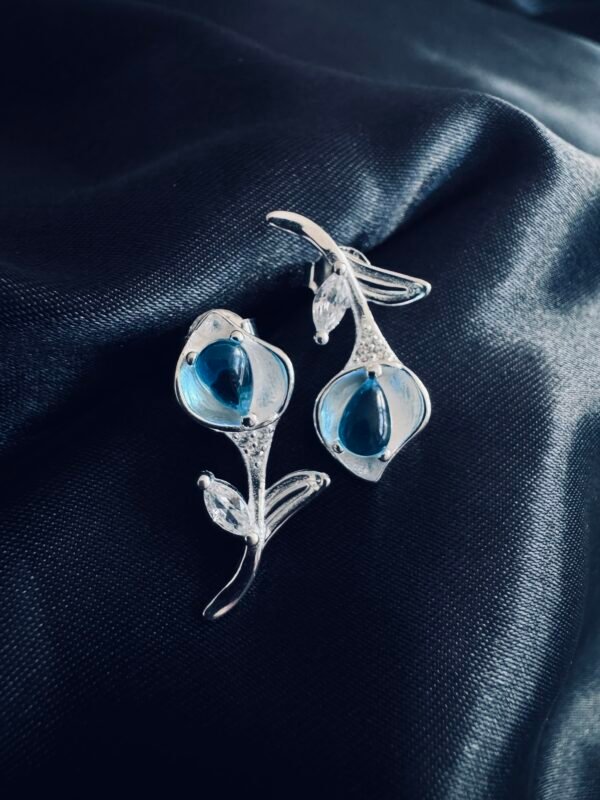 Aros Flor con Cristal Celeste Desigual