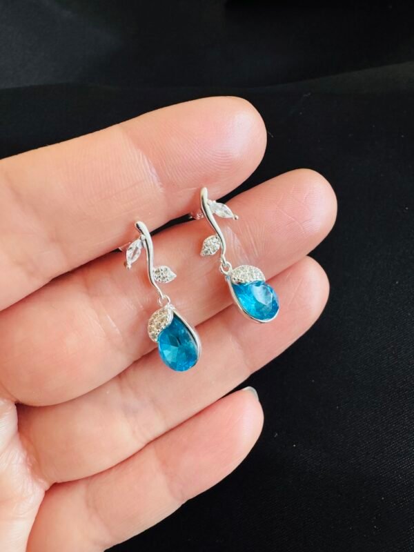 Aros Hojas con Circones y Gota de Cristal Azul
