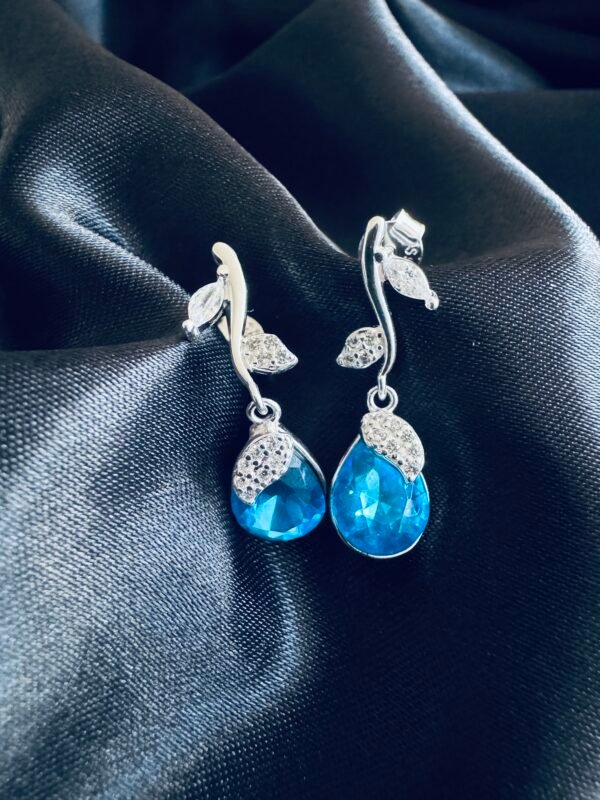 Aros Hojas con Circones y Gota de Cristal Azul