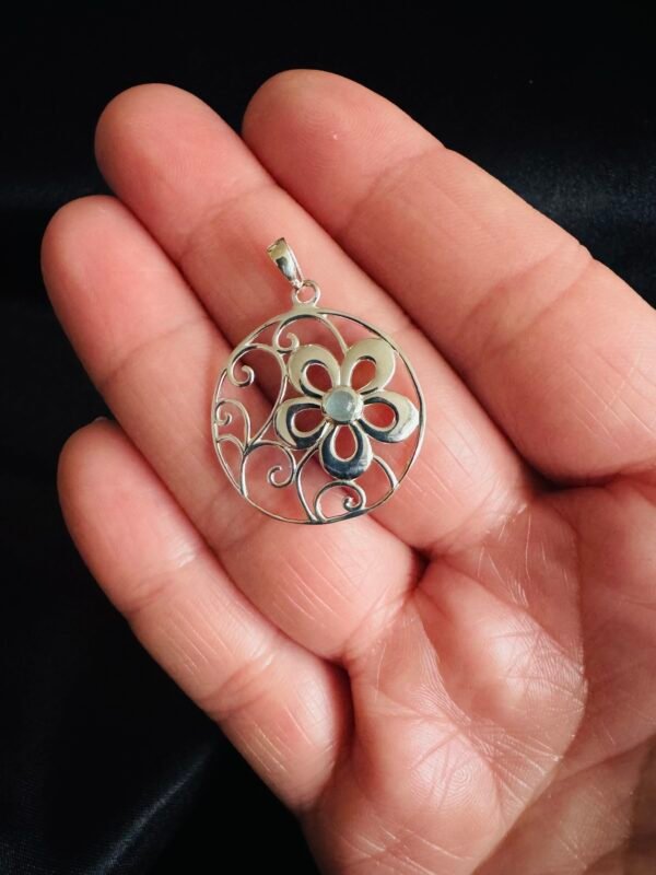 Colgante Flor con Piedra Aguamarina