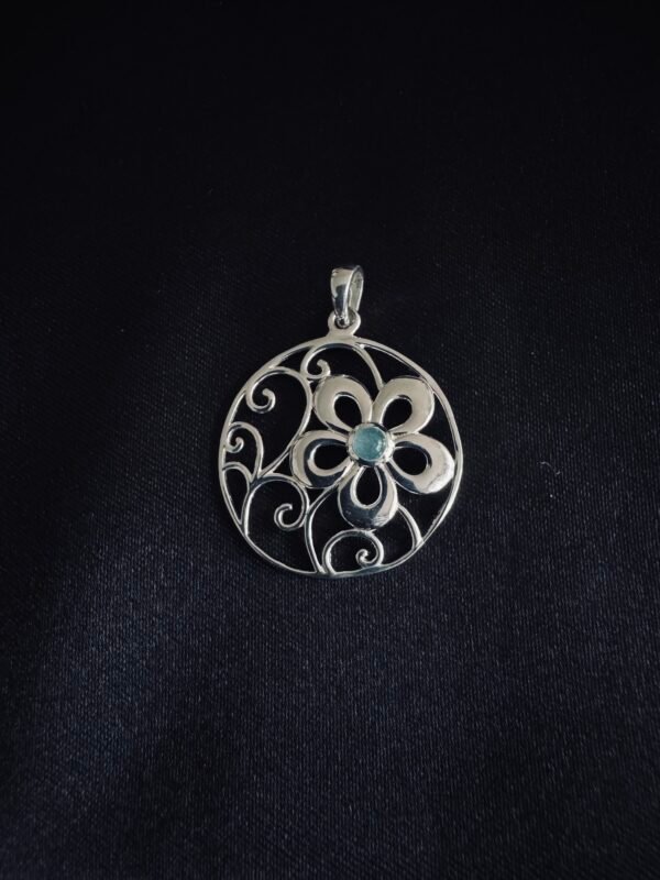 Colgante Flor con Piedra Aguamarina