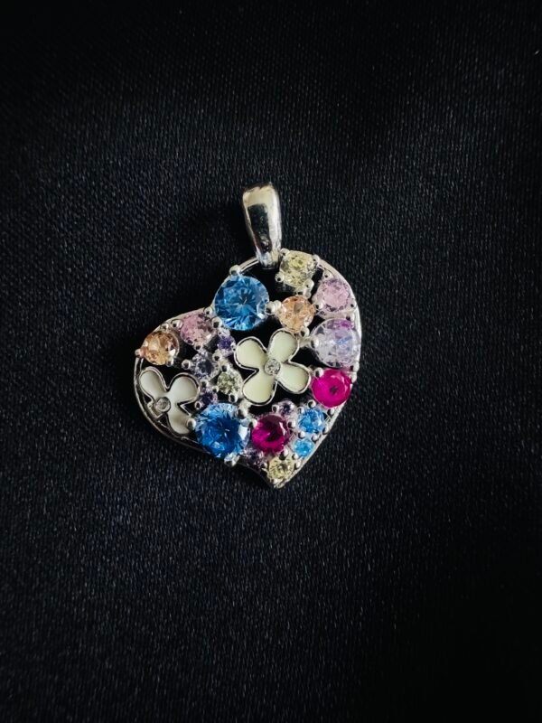 Colgante Corazón con Flores y Circones de color