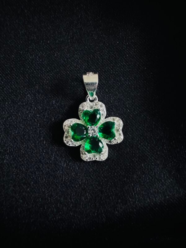 Colgante Trébol con Circones Esmeralda