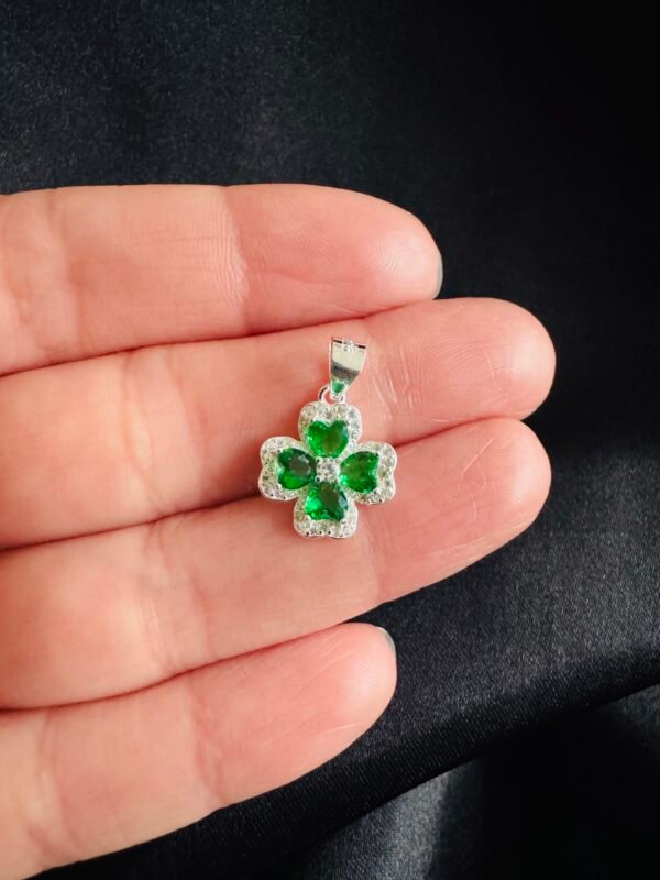 Colgante Trébol con Circones Esmeralda