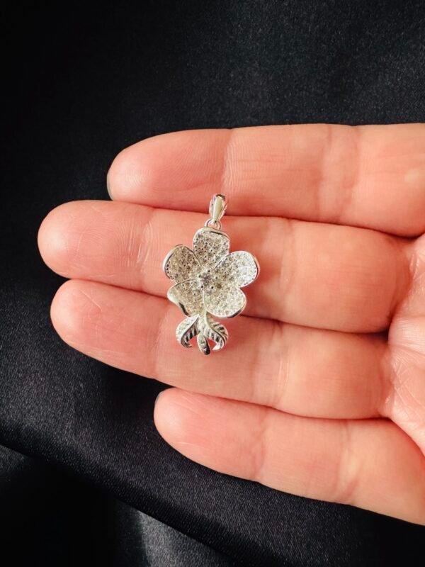 Colgante Flor con Microcircones