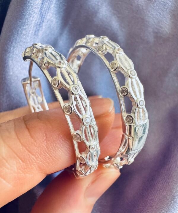 Argolla Huggie Óvalos con circones