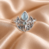Anillo Flor de Loto con Labradorita