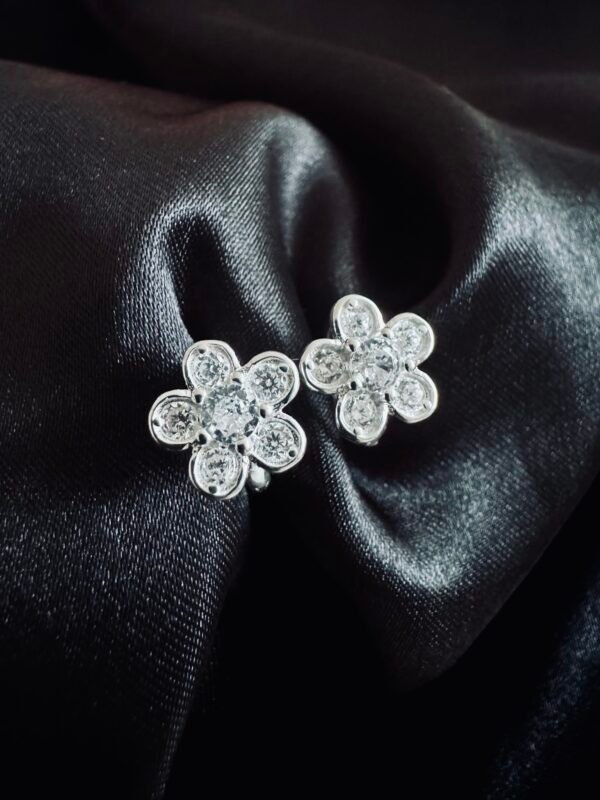 Argolla Huggie Flor con Circones