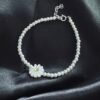 Pulsera de Perlas con Flor en Nácar