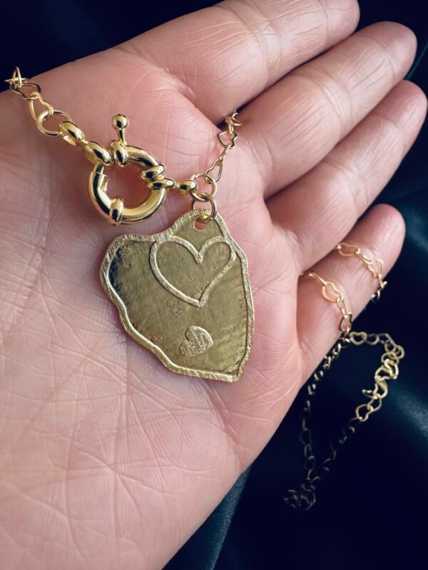 Collar Enchapado en Oro Broche con Placa de Corazón