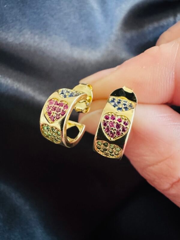 Semi Argollas 12 mm Enchapadas en Oro Corazones con Circones
