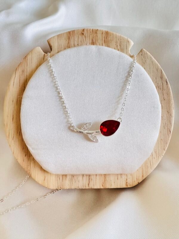 Collar Tulipán con Circón Rojo