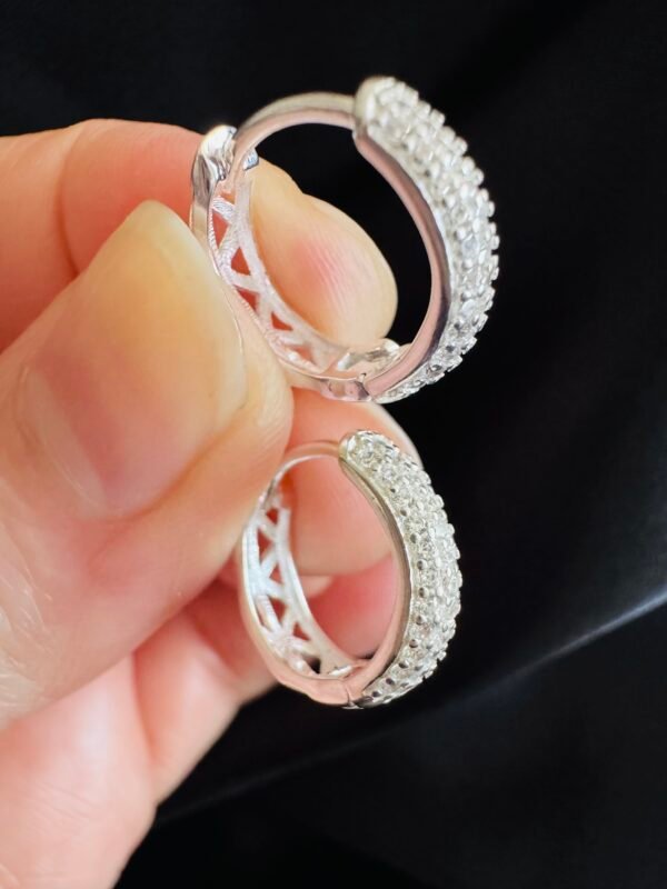 Argolla Huggie Circones y Rombos