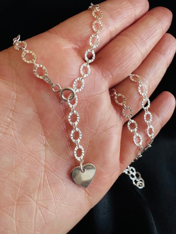 Collar Cascada Ajustable Óvalos Facetados con Corazón