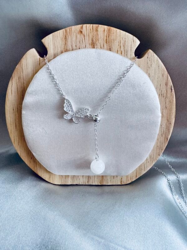Collar Cascada Ajustable Mariposa con Cuarzo
