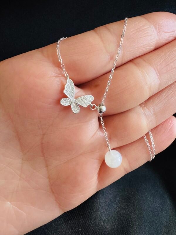 Collar Cascada Ajustable Mariposa con Cuarzo