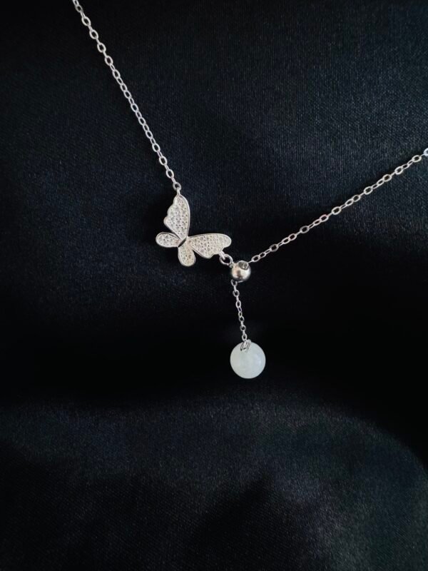 Collar Cascada Ajustable Mariposa con Cuarzo