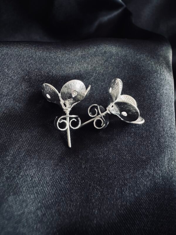 Aros Flor en Filigrana con Circón