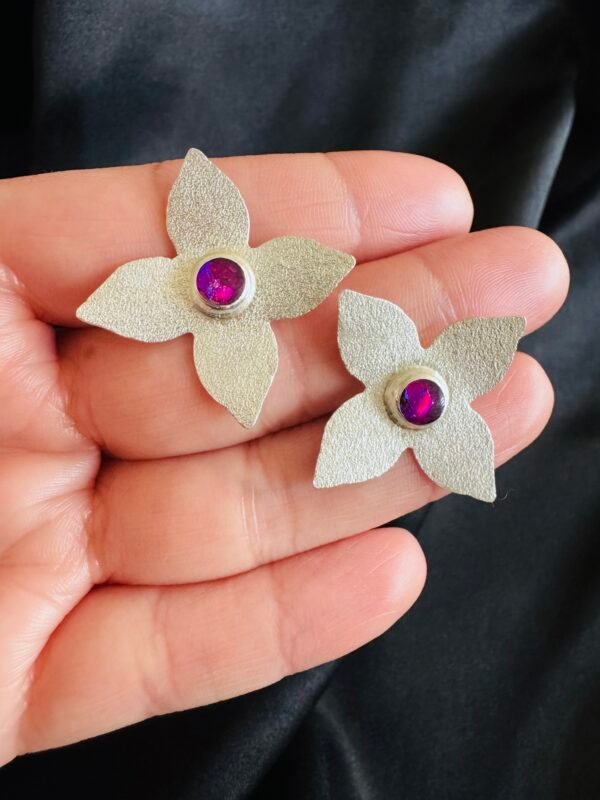 Aros Maxi Flor Martillada con Circón