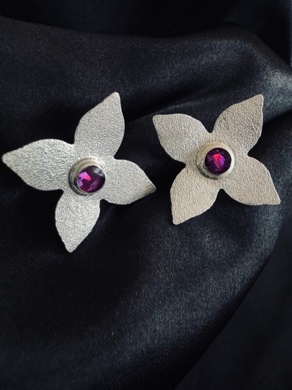 Aros Maxi Flor Martillada con Circón