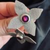 Aros Maxi Flor Martillada con Circón