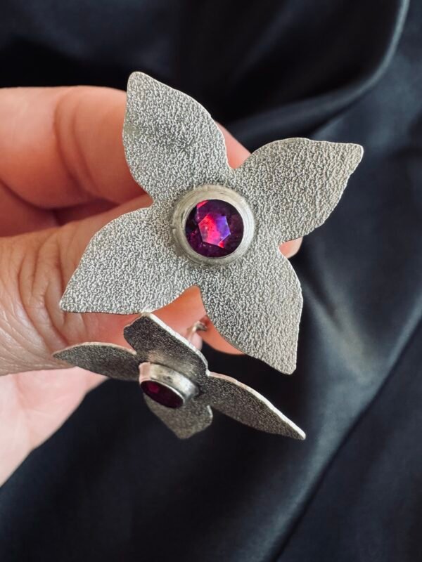 Aros Maxi Flor Martillada con Circón