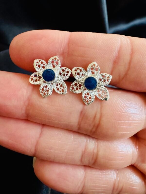 Aros Flor en Filigrana con  Lapislázuli