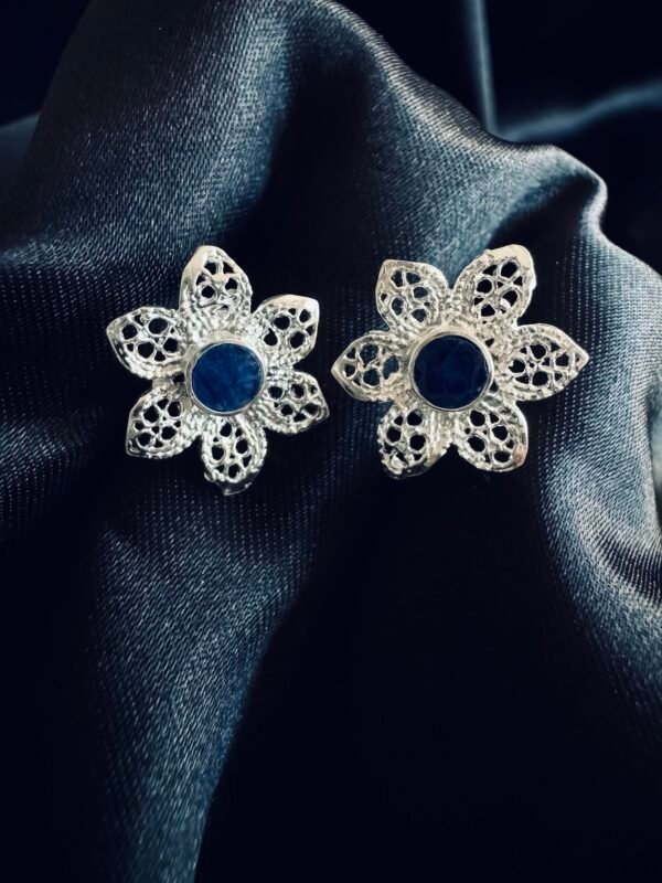 Aros Flor en Filigrana con  Lapislázuli